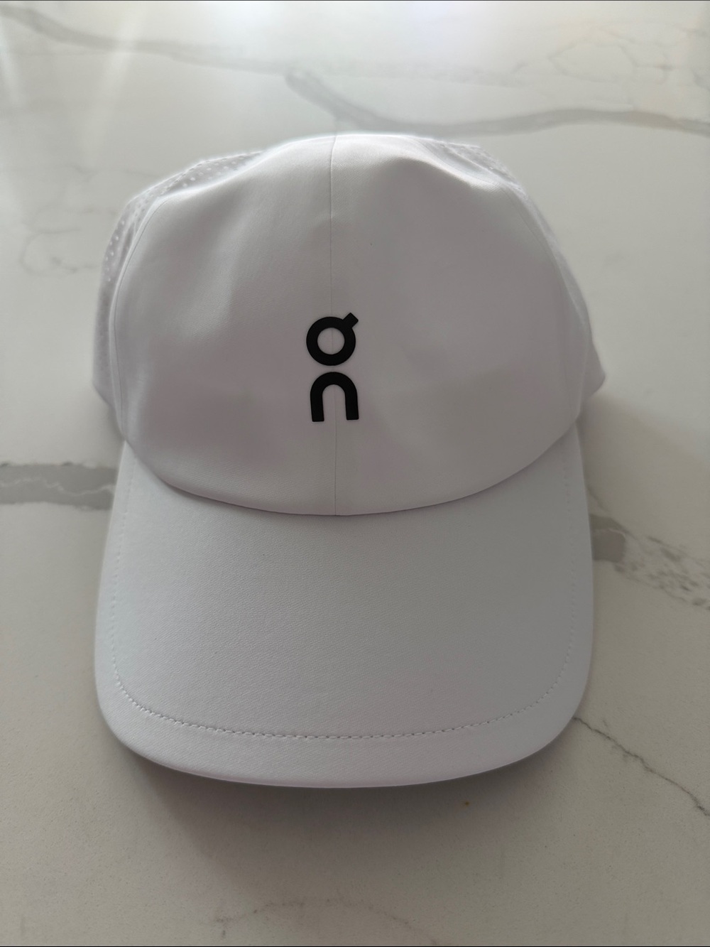 On Cloud White Court Cap Unisex